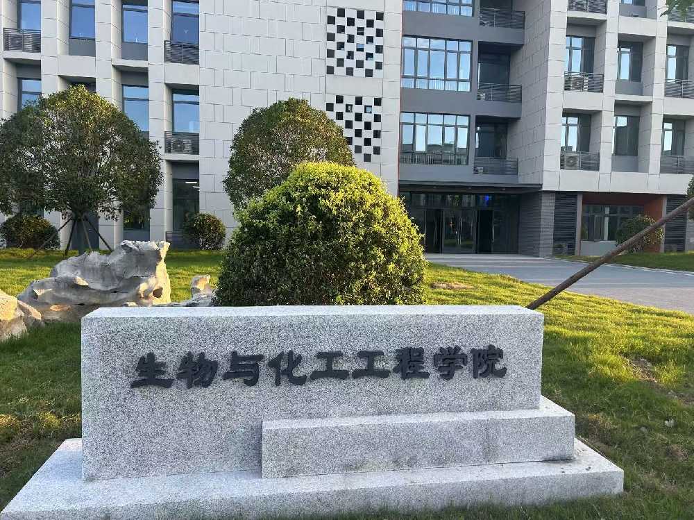 黄龙县扬州职业大学体育场高杆灯项目